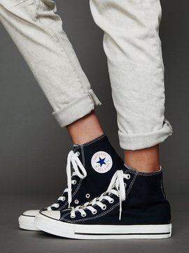 Hailee Steinfeld | Celebrities Wearing Converse | POPSUGAR Fashion Photo 2