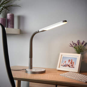 Graue LED-Schreibtischlampe Maily, USB und Dimmer