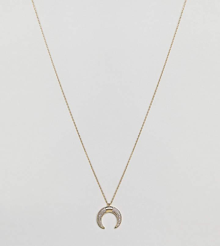 – Kurze, vergoldete Halskette mit strassverziertem Halbmondanhänger