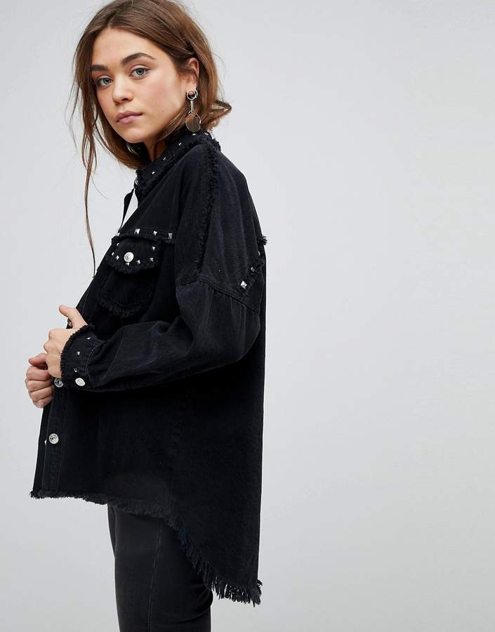 – Oversize-Hemdjacke aus Denim mit Nietenverzierung