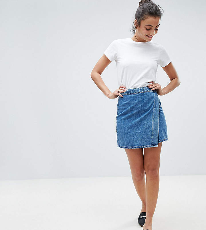 ASOS Tall ASOS DESIGN – Tall – Jeans-Wickelrock in Stonewash-Mittelblau