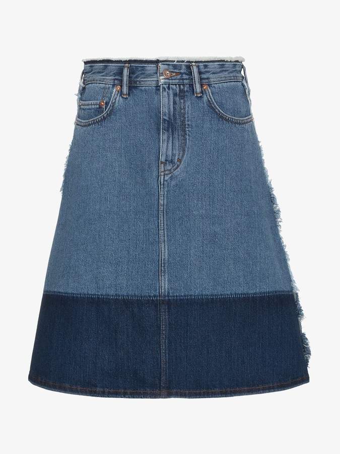 A line denim skirt with raw edge