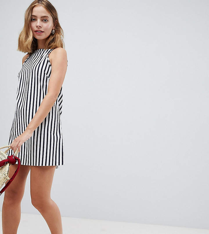 DESIGN Petite – Sommerkleid mit breiten Streifen und U-Ausschnitt hinten