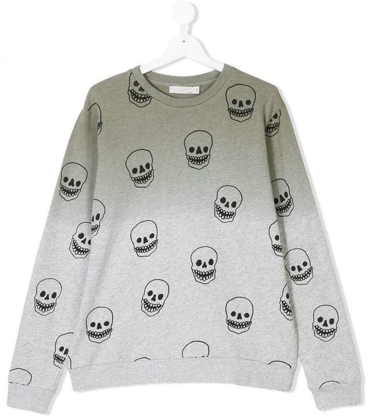 skulls print sweatshirt