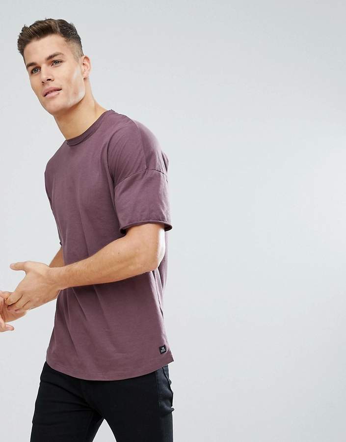 – Kastenförmiges T-Shirt mit überschnittener Schulter in Violett