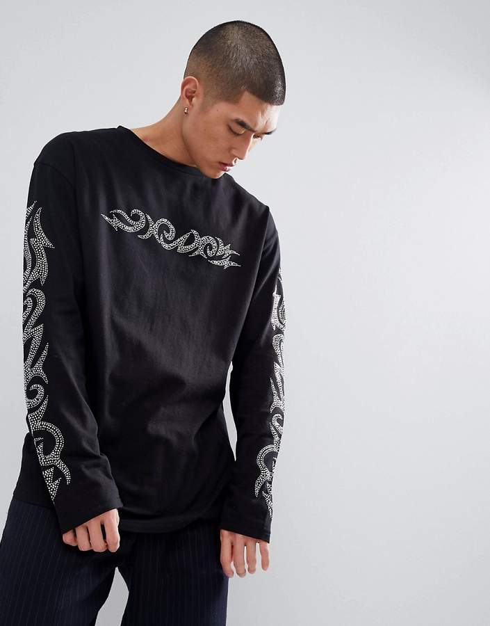 Granted – Langärmliges schwarzes Shirt mit strassverzierten, bedruckten Ärmeln