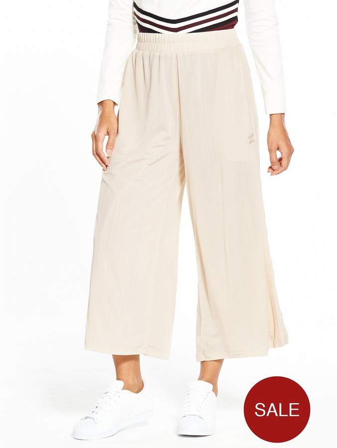 Styling Compliments Ribbed Pant