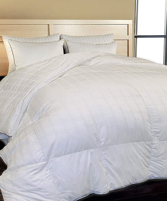 White Oversize Luxury 600-Thread Count Down-Alternative Comforter