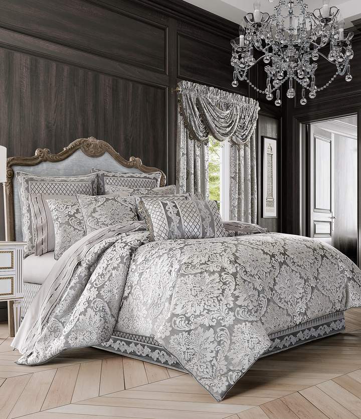 Belaire Damask Velvet Comforter Set