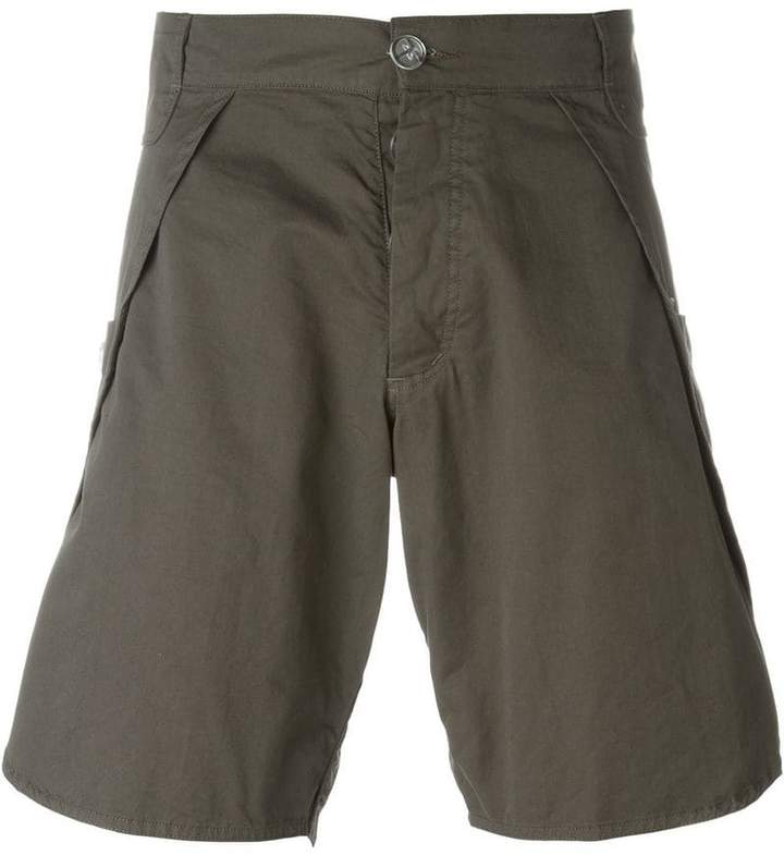 Shorts mit aufgesetzten Tasche