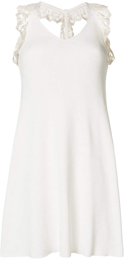 Ausgestelltes Minikleid