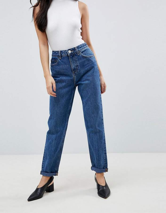 RECYCLED ORIGINAL – MOM-Jeans in Nova Rich Altblau-Waschung