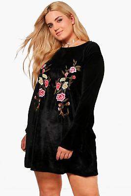 Plus Darcy Besticktes Etuikleid mit Kropfband