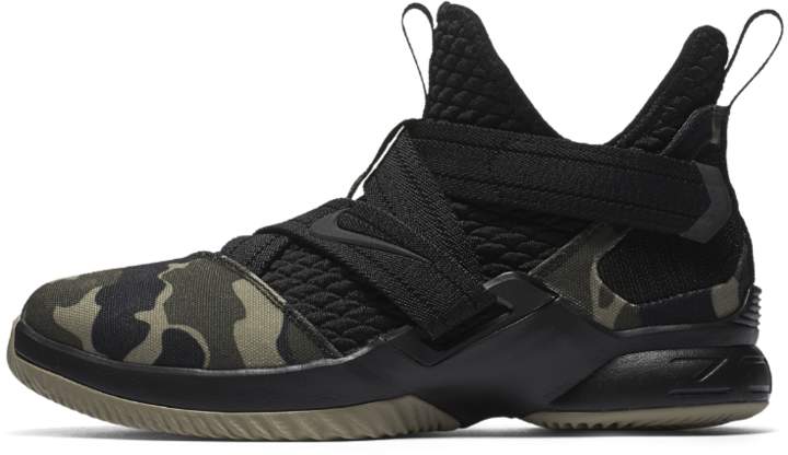 LeBron Soldier XII Big Kids' Basketball Shoe Size 3.5Y (Black)