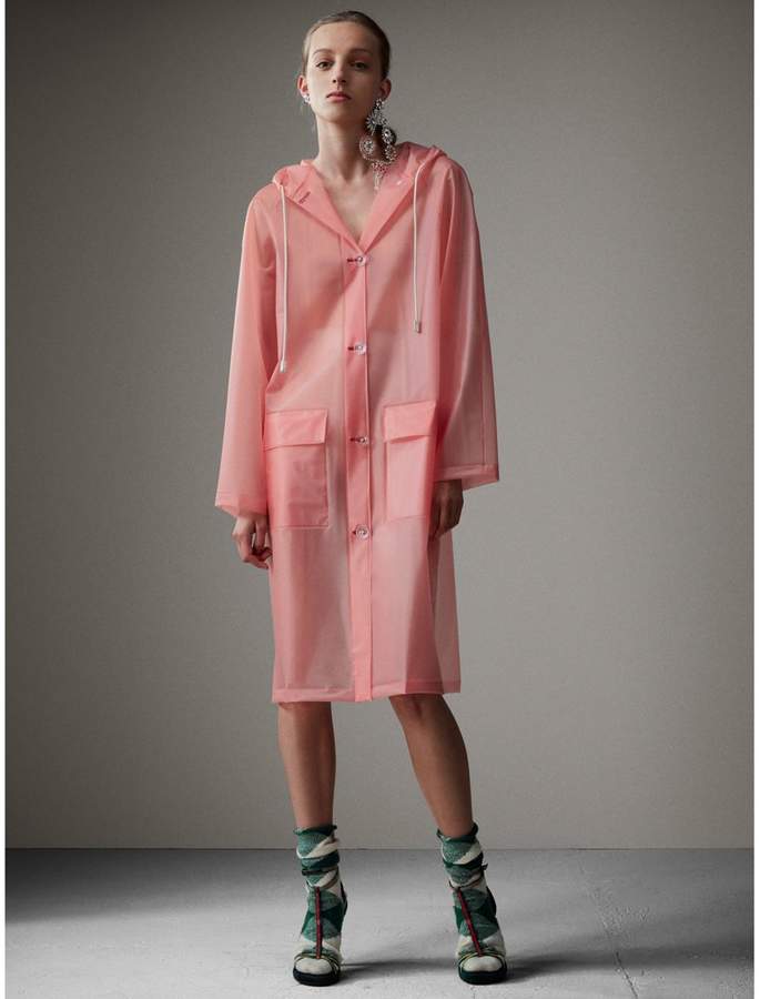 Weicher Mantel aus Plastik mit Kapuze