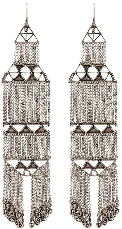 Ohrringe mit hängenden Ketten