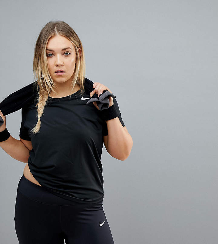 Nike Training Nike Plus – Pro – Schwarzes Trainings-T-Shirt mit kurzen Ärmeln