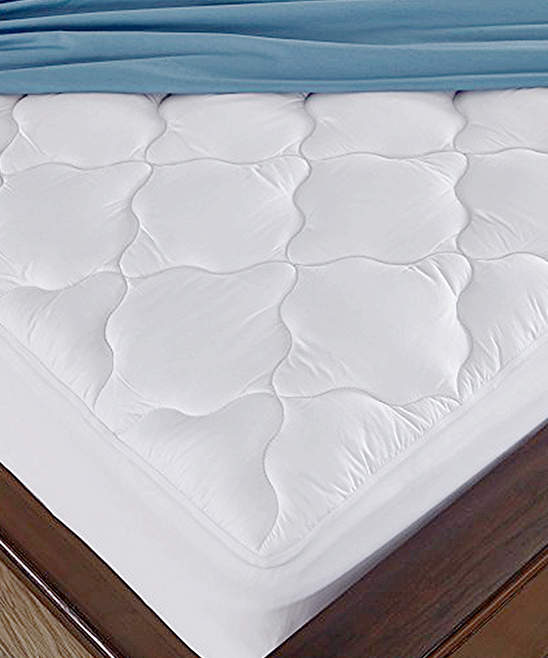 White Four-Leaf Clover Quilted Mattress Pad