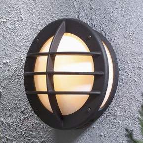 Außenwandleuchte Oden mit Steckdose