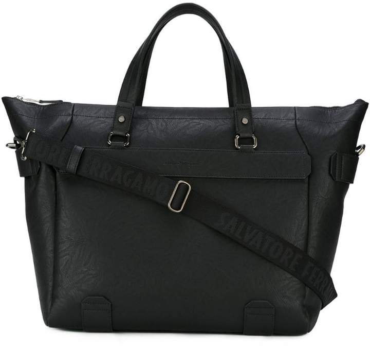 Reisetasche aus strukturiertem Leder