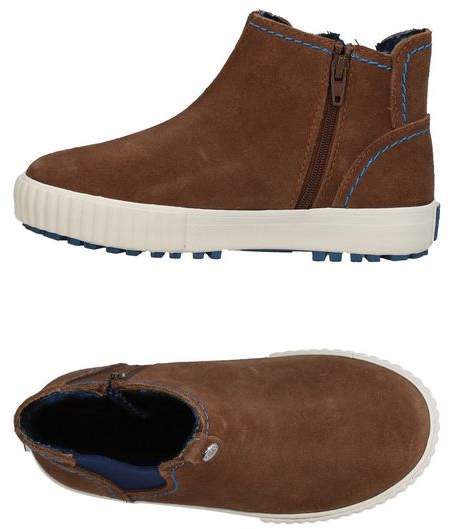 High-tops & sneakers