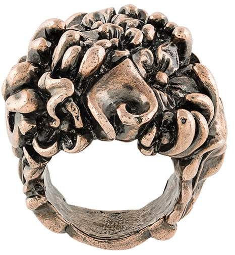 Ring mit Blumenmotiv