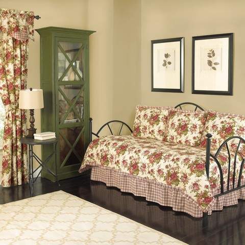Cream Floral Norfolk Reversible Quilt Set (Daybed) 5pc