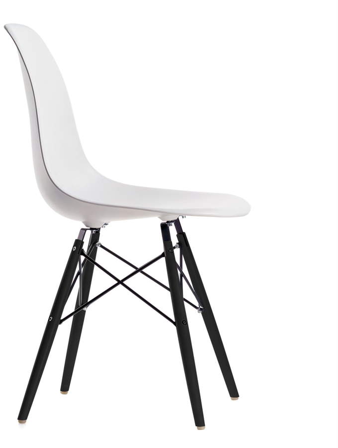 Eames Plastic Side Chair DSW (H 43 cm), Ahorn schwarz / Weiß, Kunststoffgleiter basic dark (Teppichboden)