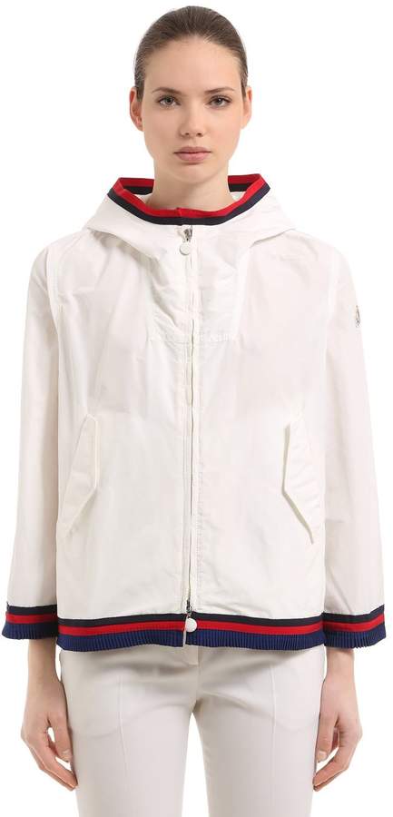 Jacke Aus Nylon Mit Kapuze Und Zip 