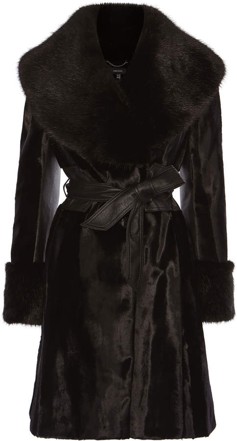 Taillierter geknöpfter Kunstpelzmantel