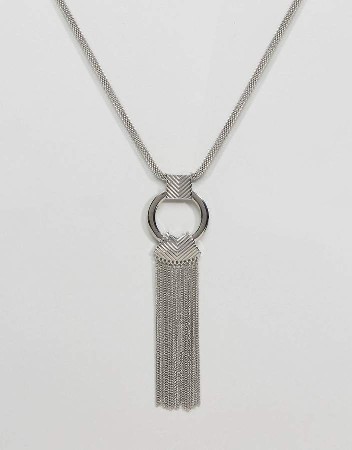 – Halskette mit Quasten