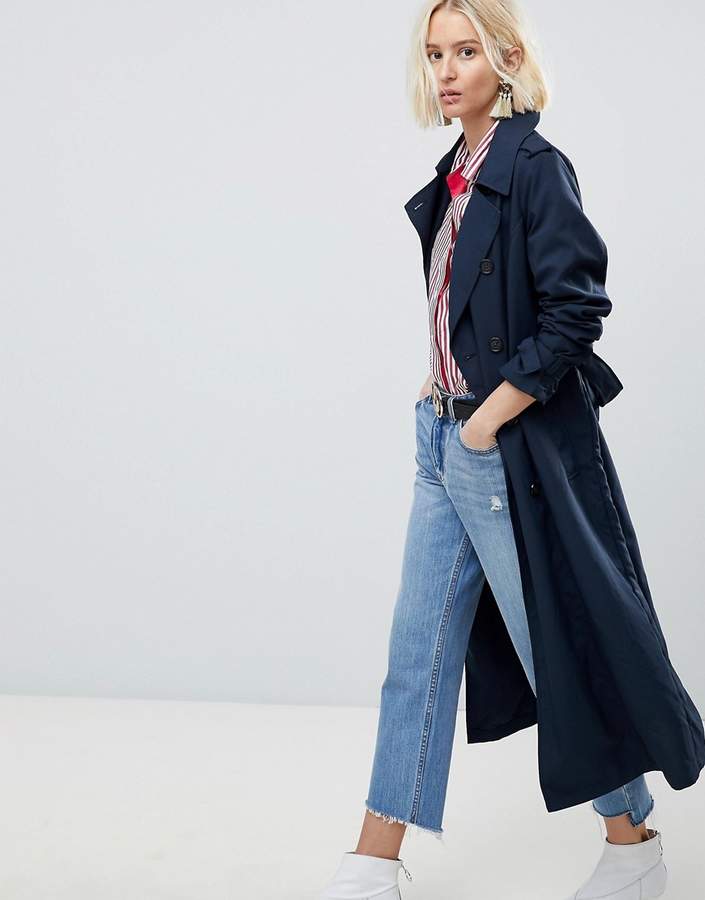 – Lang geschnittener Trenchcoat