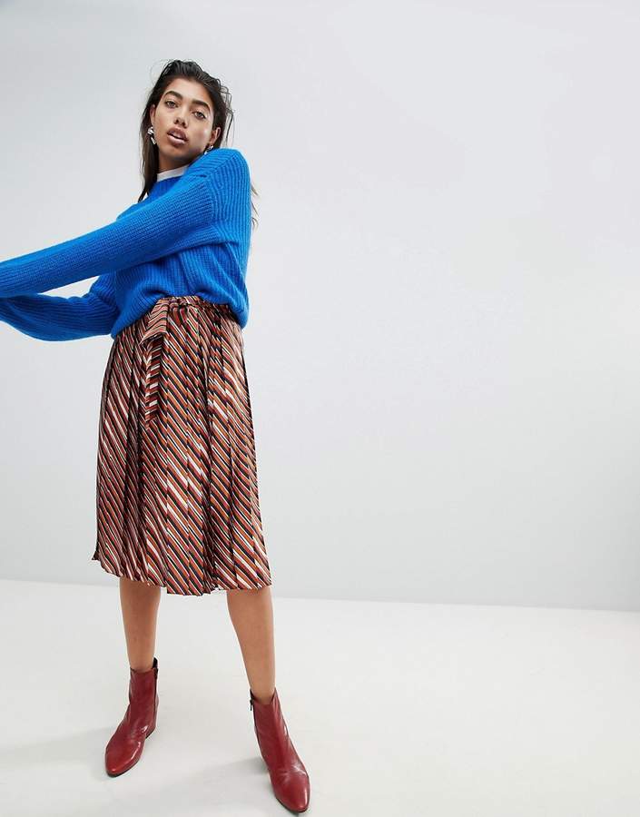 – Plissierter Rock mit Bindeband