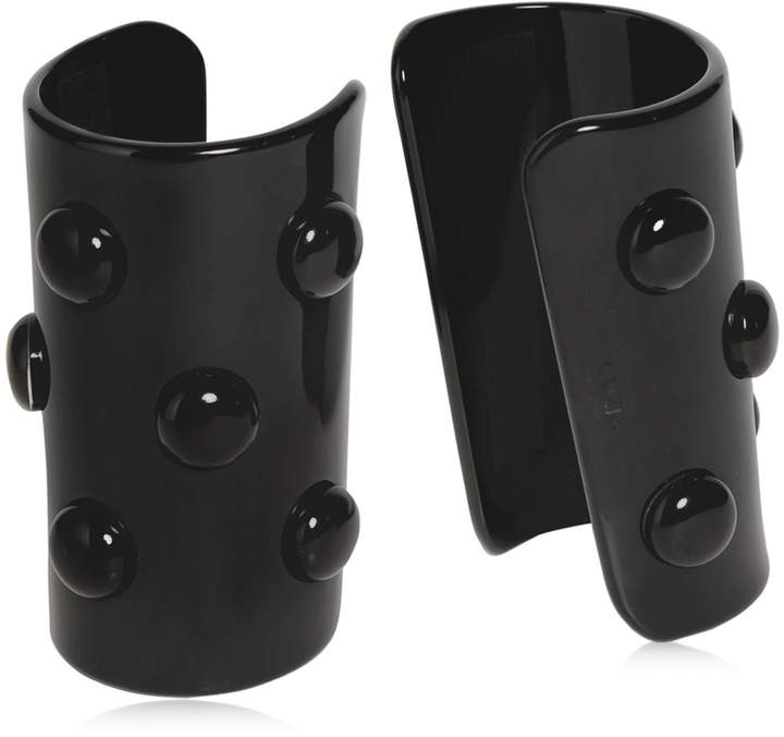 Manschettenarmreife Aus Plexiglas Mit Nieten