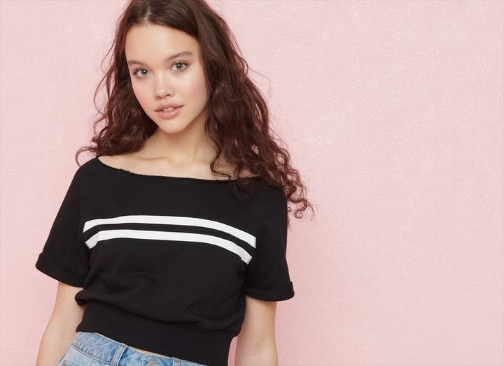 Cropped Crew Sweatshirt Tee Black (White Stripe Print)