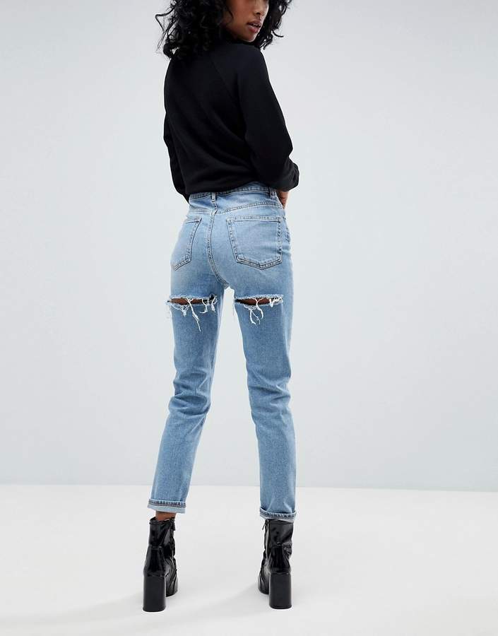 – FARLEIGH – Schmale Mom-Jeans in heller Ariel Stone-Waschung mit hohem Bund und Zierrissen