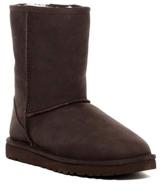 UGG(R) Classic Short Leather Boot (Women)