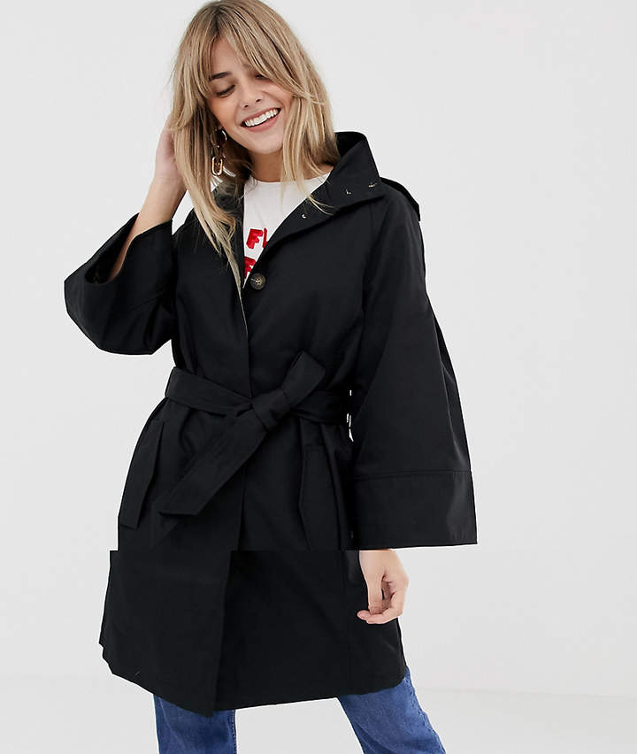 – Regenmantel mit ausgestellten Ärmeln