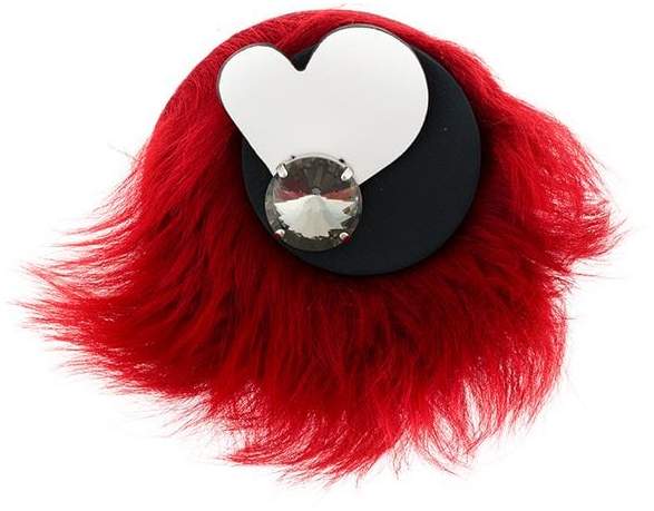 Brosche mit Pelzbesatz