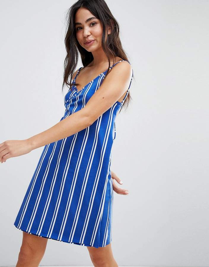 – Gewickeltes Strandkleid