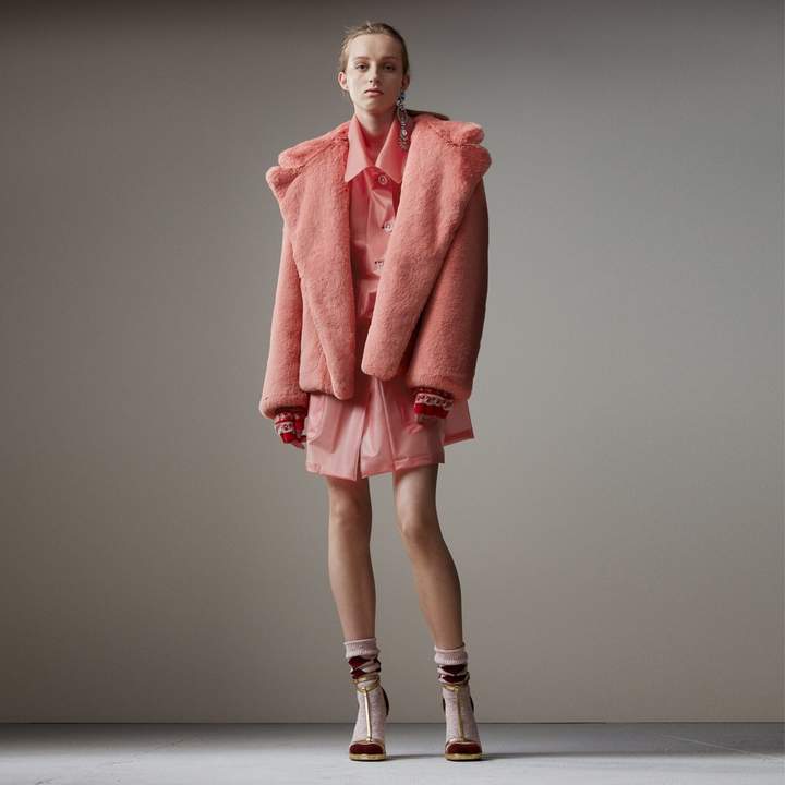 Jacke aus Kunstpelz mit Kapuze