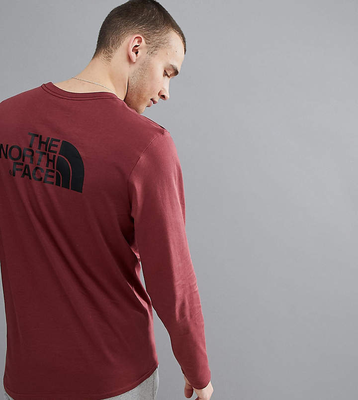 – Lässiges langärmliges Shirt mit Logo am Rücken, exklusiv bei ASOS in Burgunderrot
