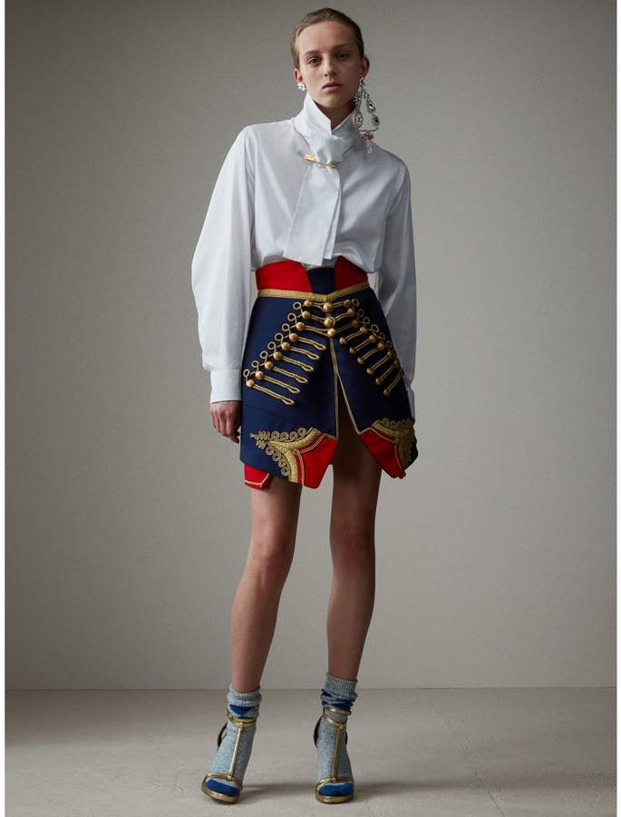 Rock aus Wolle im Uniformstil mit Litzendetail