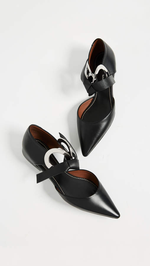 Trend Alert: Pointed Flat Shoes Is Booming!
