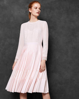 celeyst v neck georgette midi dress