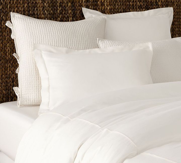 25 Percent Off Bedding and Bath Items at Pottery Barn White Sale