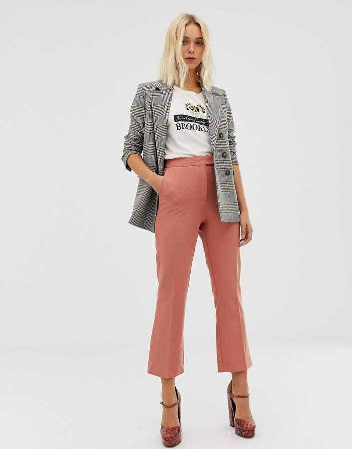 cropped trousers with kick flare in pink