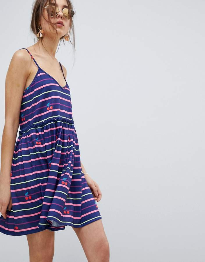 DESIGN – Hänger-Sommerkleid mit Streifen- und Kirschmuster