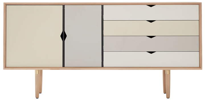 Andersen Furniture - S6 Sideboard, Eiche geseift / Fronten silver (silber weiß), doeskin (beige), iron (metallgrau)