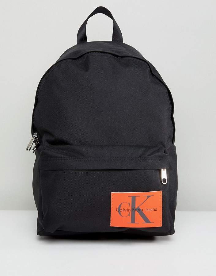 – Rucksack mit Logo